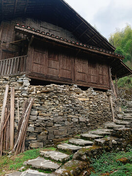 青石板古建筑木屋