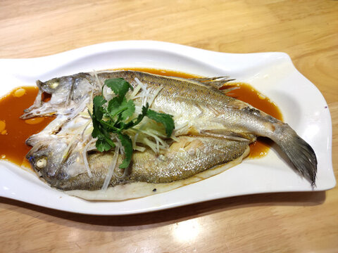 清蒸海鱸魚