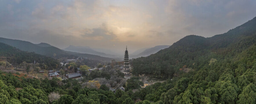 寬幅濟(jì)南靈巖寺全景圖