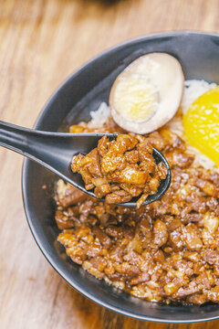 鹵肉飯?zhí)貙? style=