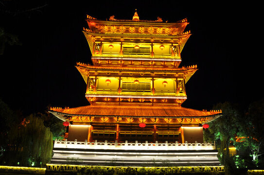 臺兒莊古城復(fù)興樓夜景