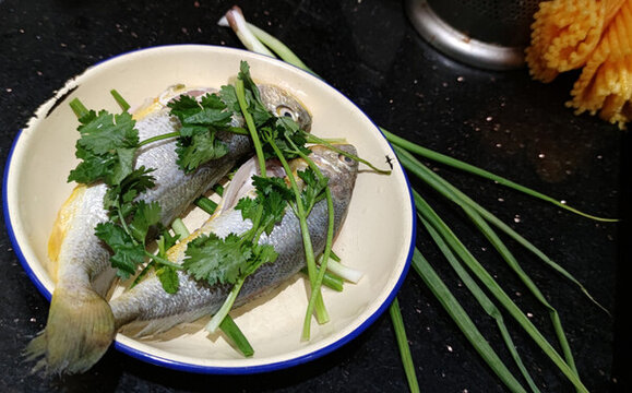 家常菜蒸太陽魚