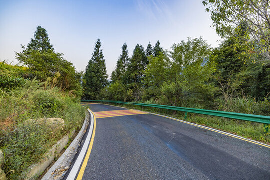 江西婺源江嶺景區(qū)上山的道路