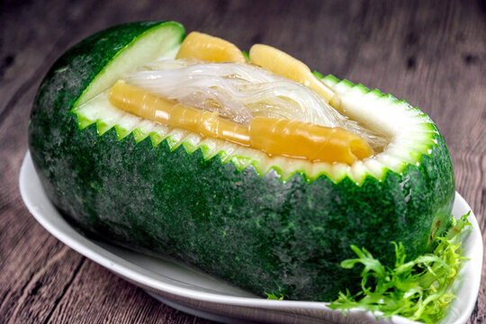 冬茸花膠雞煲翅