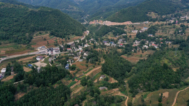 航拍商洛天蓬山寨景區(qū)秦嶺山脈