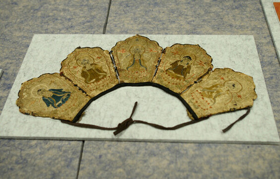 刺繡五葉佛冠