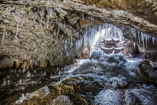 山西盂縣藏山滴水洞冬景