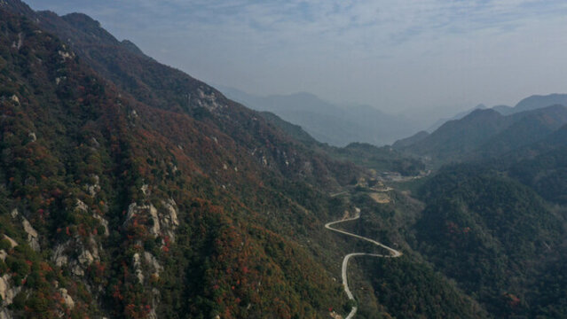 航拍秦嶺山脈秋天景色