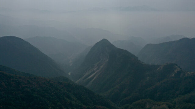 航拍秦嶺山脈秋天景色