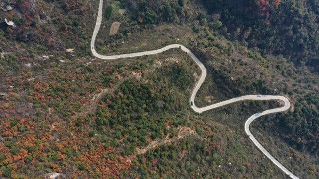 航拍秦嶺山脈秋景秦楚古道