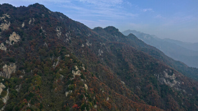 航拍秦嶺山脈秋景藍(lán)關(guān)古道