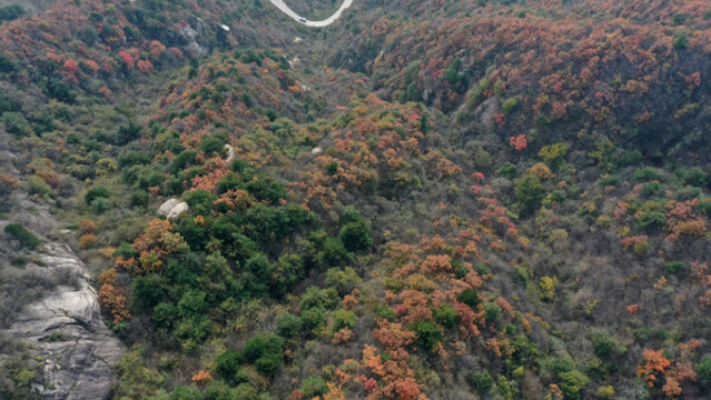 航拍秦嶺山脈秋景藍(lán)關(guān)古道