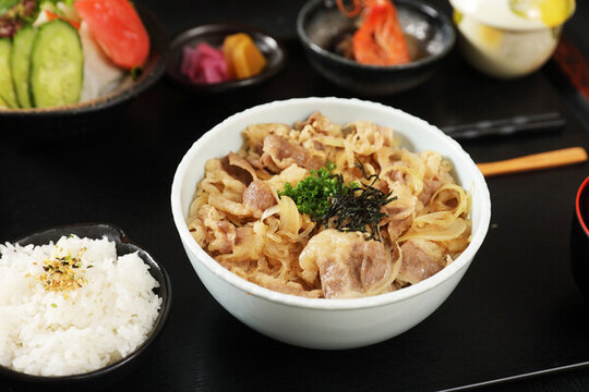 日式肥牛飯