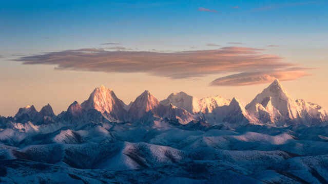 貢嘎雪山