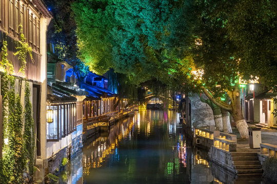 周莊古鎮(zhèn)建筑夜景