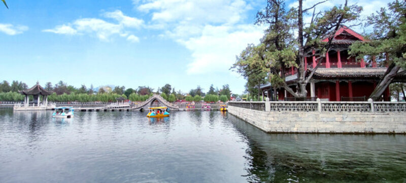 公園湖邊美景