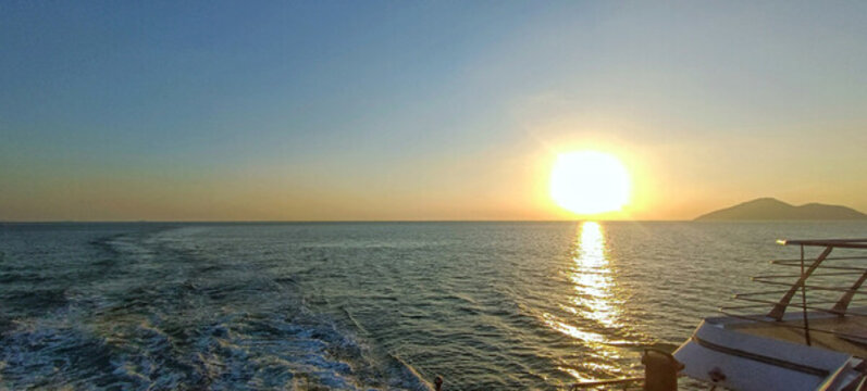 海上夕陽(yáng)