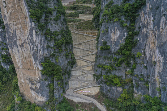 令牌石盤山公路