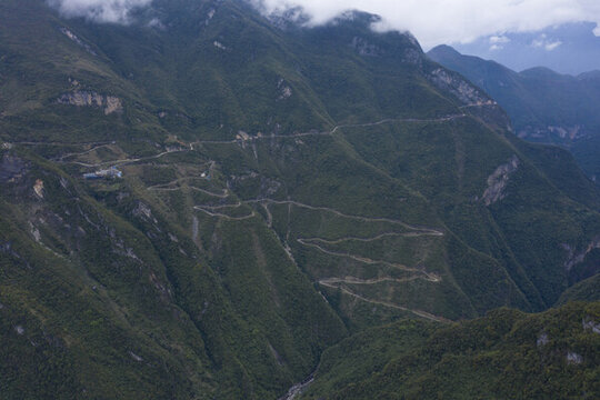 懸崖公路山區(qū)公路