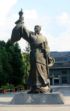 秦宓雕塑