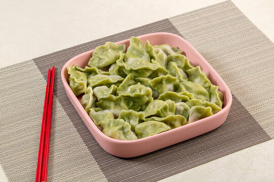 彩色蔬菜面餃子
