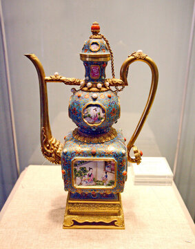 金胎掐絲琺瑯嵌畫琺瑯執(zhí)壺