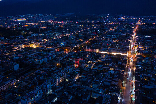 航拍大理人民路夜景