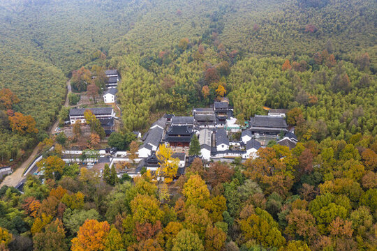 浙江安吉靈峰寺秋色航拍