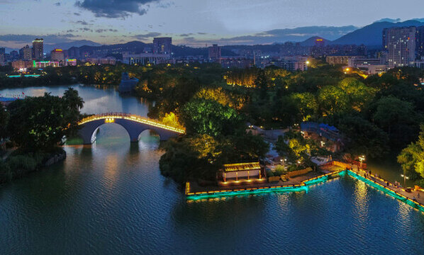 公園黃昏夜景