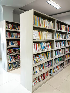 燈下的圖書館