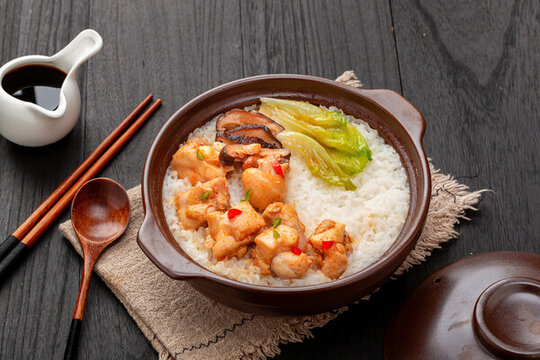 雞肉煲仔飯