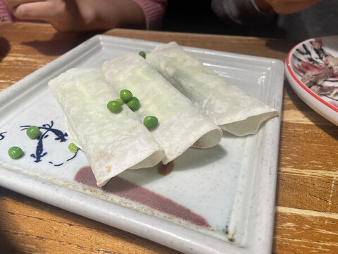 薄餅鼓油肉