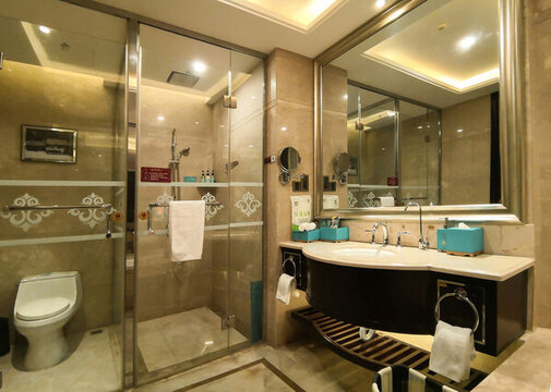干净整洁的酒店洗浴室