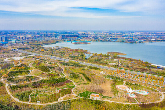 航拍鄭州市森林公園湖濱林地