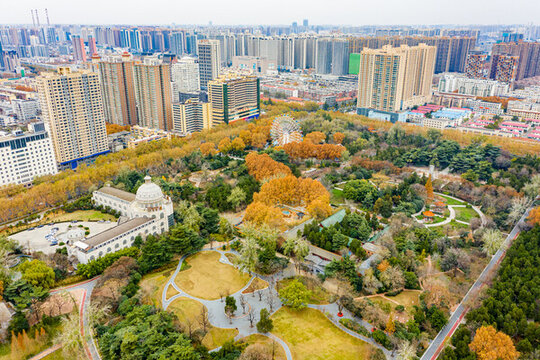 航拍鄭州碧沙崗公園草坪綠地