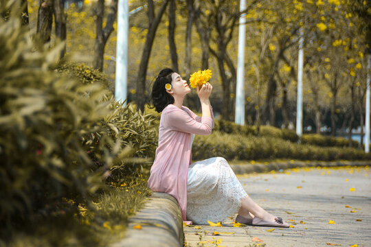 街拍風(fēng)鈴花人像