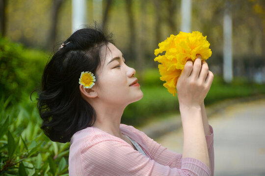 街拍風(fēng)鈴花人像