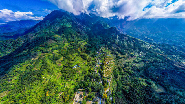 云峰山景區(qū)航拍后山馬耳山