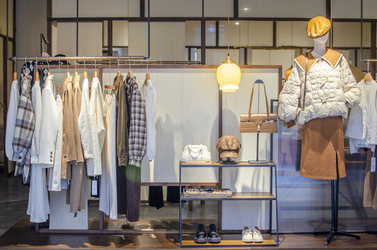 時(shí)尚女裝冬裝專賣店陳列設(shè)計(jì)