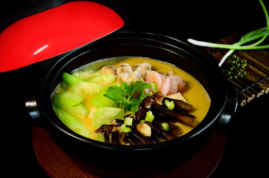 金湯豆腐煲