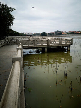 橋頭蓮湖石橋