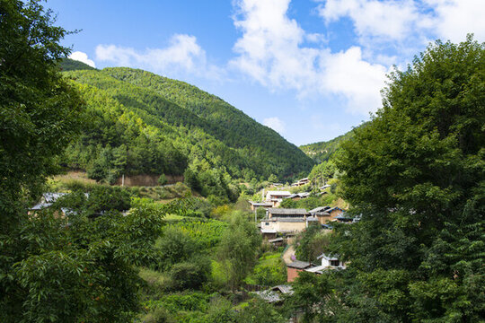 大理市劍川縣馬坪關藍天白云