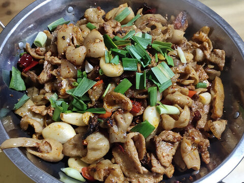 肥腸小炒肉干鍋特寫(xiě)