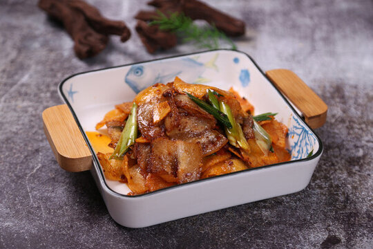 麥粑炒回鍋肉