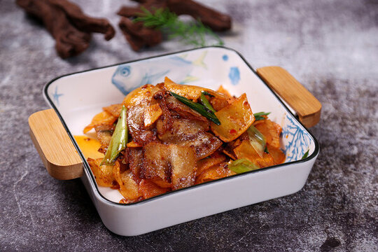 麥粑炒回鍋肉