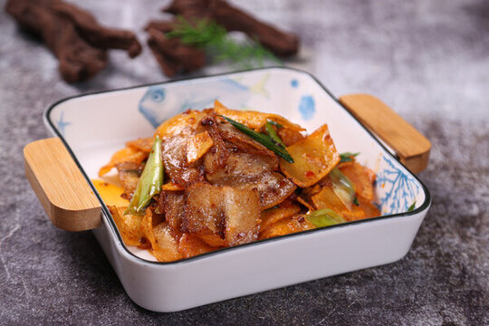 麥粑炒回鍋肉