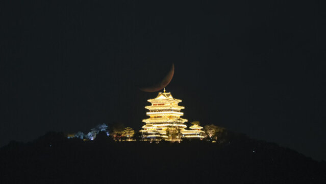 掛榜閣頂峨眉月