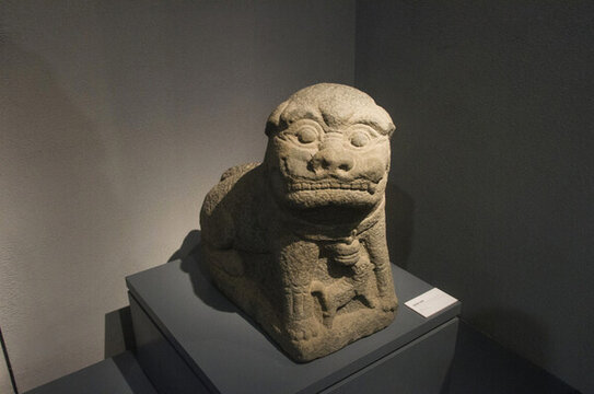 清代石雕蹲獅