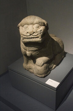清圓雕石蹲獅