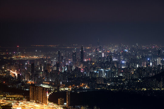 夜幕降臨下的深圳市